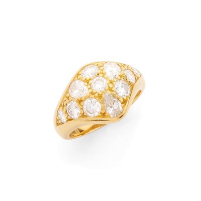 une bague en diamant et en or, signée Van Cleef