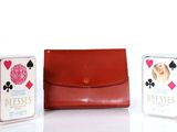 trois types différents de cartes à jouer et un portefeuille