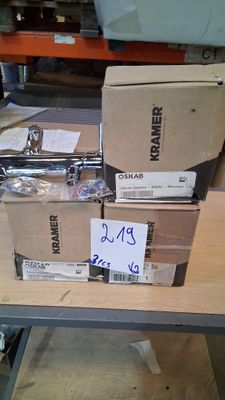 plusieurs boîtes empilées les unes sur les autres