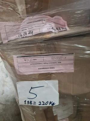 Palette d’environ 220 kg – Vêtements homme crème contemporai…