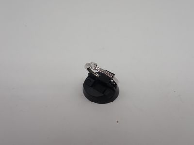 Bague en or gris 9K et diamants, poids 1,3 gr, TDD 53,5