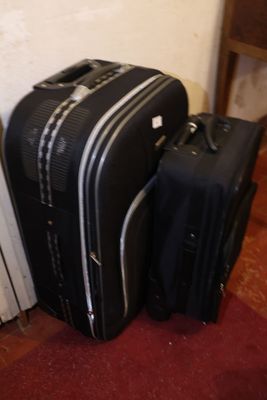 Deux valises modernes // Enlèvement uniquement le samedi 4 a… - Photo 1