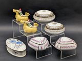 many different types of bowls and bowls on display