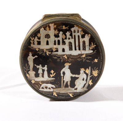 PETITE BOITE De forme circulaire en écaille à incustations d… - Photo 1