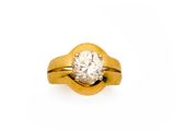 une image d'une bague en or avec un diamant au centre