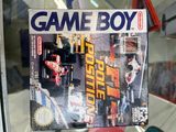 un magazine Game Boy exposé dans une vitrine