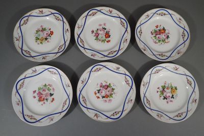 Ensemble de six assiettes en porcelaine de Paris, l'aile orn…