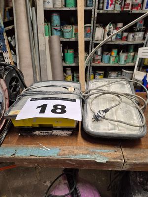 Deux projecteurs de chantier ENLEVEMENT : IMMEDIATEMENT APRE… - Photo 1