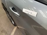 a sticker on the door of a car that says vauto