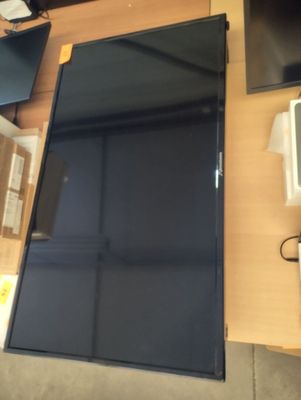 vue de dessus d'un bureau sur lequel se trouvent un ordinateur portable et un écran
