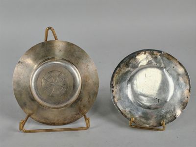 paire de plats anciens en argent plaqué sur pied