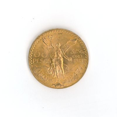 une pièce d'or avec l'image d'une femme dessus