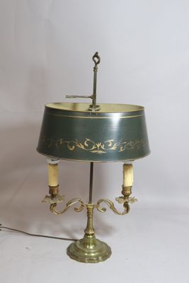 a lamp that has a green shade on it