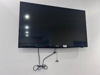1 écran SAMSUNG 83 cm mural + support sans télécommande