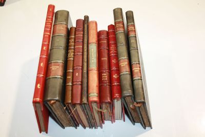 un grand nombre de livres empilés les uns sur les autres