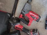 tools that are laying on the floor next to each other