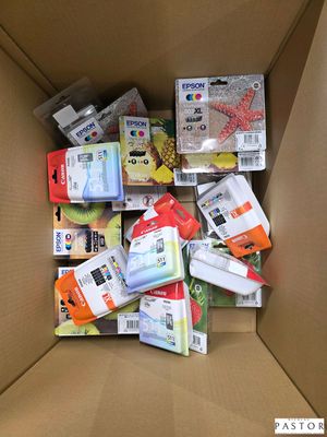 une boîte en carton remplie de cartouches d'encre de différentes couleurs