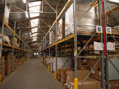 Contenues Dans LA Travee B, 35 Palettes DE Fourniture Pour F…