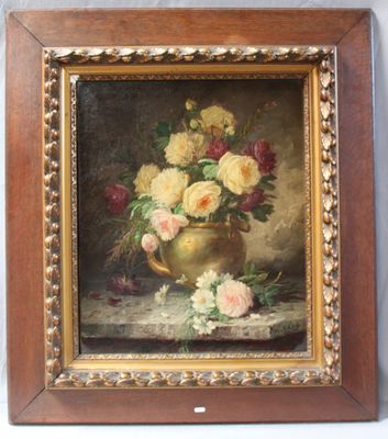 peinture représentant des fleurs dans un vase doré posé sur une table