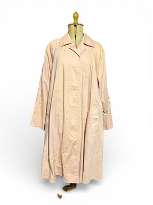 BURBERRYS. Trench coat pour femme en coton rose.