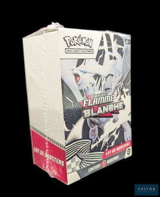 La boîte du jeu de cartes est ornée d'un motif en noir et blanc.