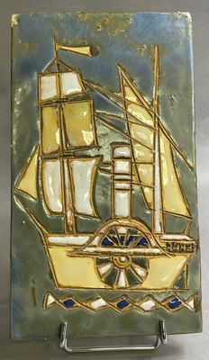 LES ARGONAUTES à VALLAURIS Plaque rectangulaire en céramique…