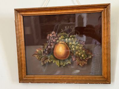 une photo d'un tableau accroché au mur