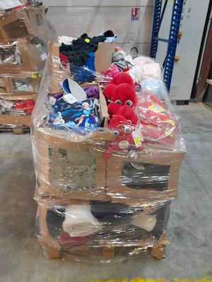 Lot DE Solderie Dont Vetements + Plaids + Peluches + 4 Couss…