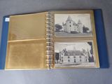 deux vieilles photos d'une maison dans un livre