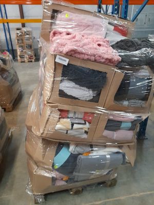 LOT DE SOLDERIE DONT NOMBREUX PLAIDS + LINGE DE MAISON + QUELQUES COUS - Photo 1