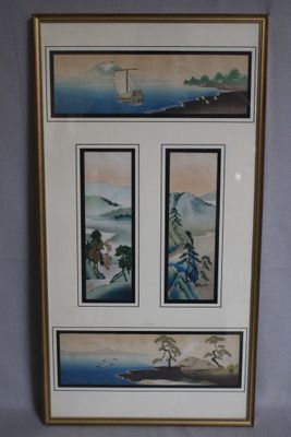 trois tableaux encadrés représentant des bateaux et des montagnes sur un mur bleu