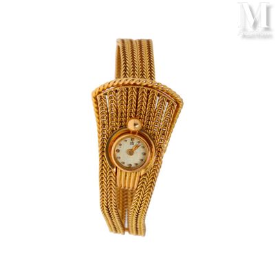 l'image d'une montre-bracelet de femme entourée d'une chaîne