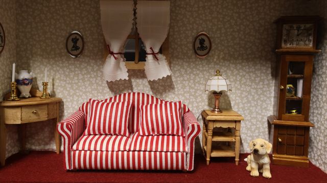 Diorama. Composition miniature, dans une vitrine en bois, vitre e...