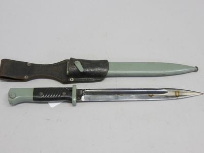 Baïonnette Mauser 98K. Plaquettes bakélite noire, fourreau e… - Photo 1