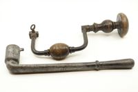 Ensemble de deux outils anciens dont un carré-clé de fontain… (photo 3)