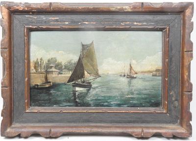 tableau représentant un voilier sur l'eau, avec d'autres bateaux en arrière-plan