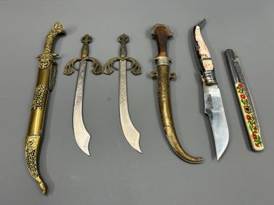 Ensemble de 6 couteaux, coupe papier, poignards de style Oriental, ou  - Photo 1