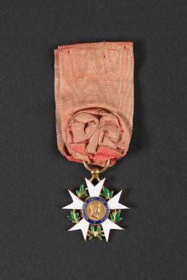 an image of a medal with a star on it on a black surface