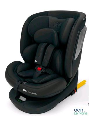 gros plan d'un siège d'enfant sur fond blanc