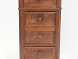 image d'une commode en bois sur fond blanc