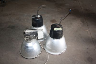 two lamps that are sitting on the ground next to each other