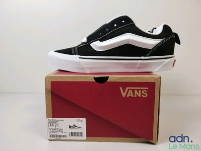 Baskets Vans Old Skooler noires et blanches, dans leur boîte