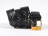 Ceinture Louis Vuitton en cuir noir avec boucle dorée