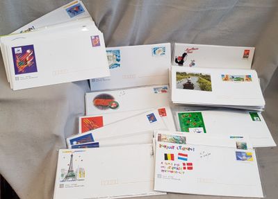 a lot of mails that are sitting on a table