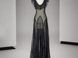 photographie en noir et blanc d'une robe sur un mannequin
