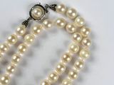 an antique pearl necklace with a clasp and clasp clasp
