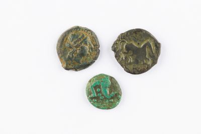 Monnaie Gauloise - Lot de 3 monnaies en bronze : Bellovaques…