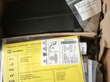 un boîtier contenant du matériel électronique, lui-même placé dans une boîte