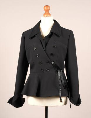 une veste noire sur un mannequin mannequin mannequin mannequin mannequin mannequin mannequin mannequin mannequin mannequin
