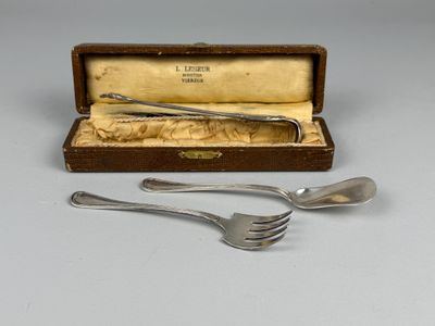 CHRISTOFLE. Deux couverts à mignardises, modèle filets et co…
